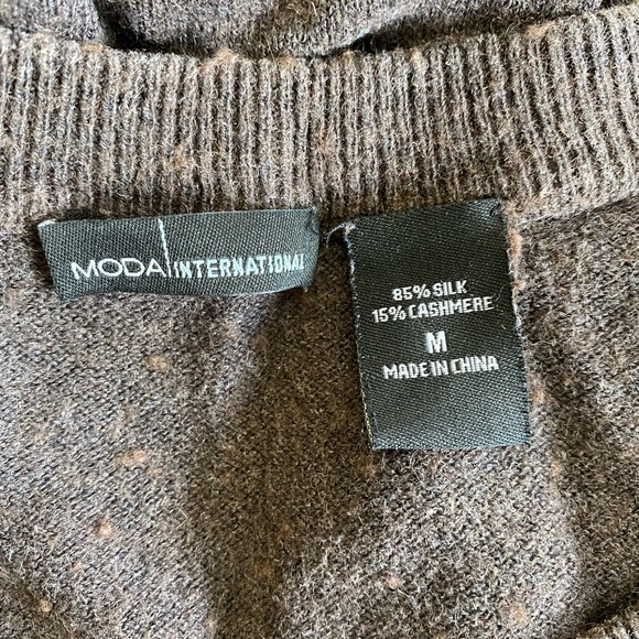 Victoria’s Secret, Brown colored Scoop Neck Sweater, Size Medium - Picture 4 of 7